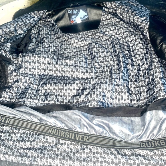 Quicksilver Leather Snowboard/Ski Mens Jacket. Size M. Faux fur hood, zip front - Picture 13 of 16